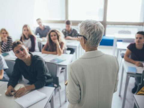 Leraren dreigen greep op onderwijs te verliezen